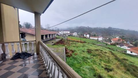 Linda Moradia com pequena Quintinha