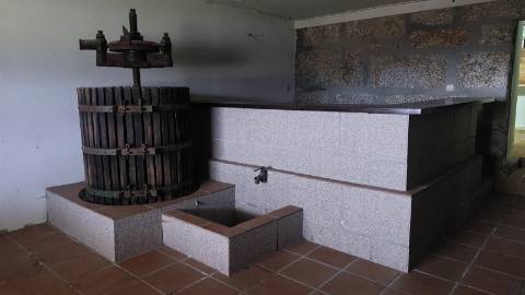 Linda Moradia com pequena Quintinha