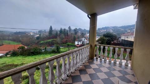 Linda Moradia com pequena Quintinha