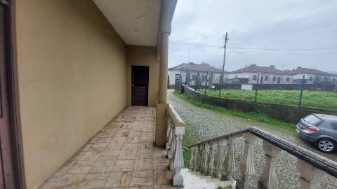 Linda Moradia com pequena Quintinha