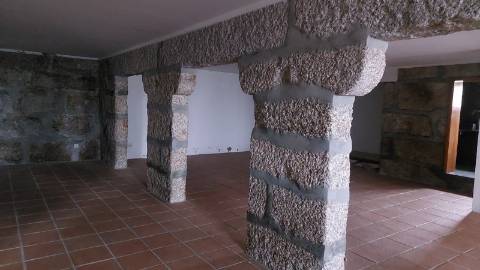 Linda Moradia com pequena Quintinha