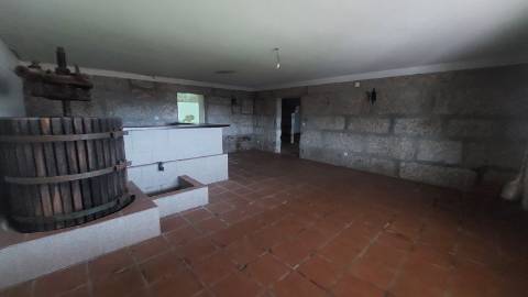 Linda Moradia com pequena Quintinha