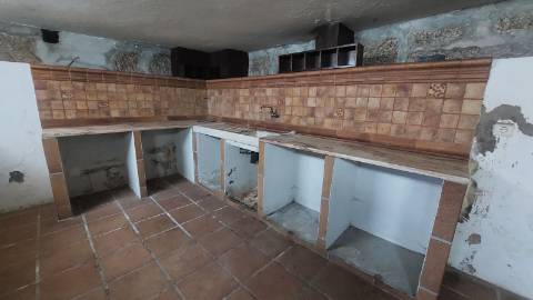 Linda Moradia com pequena Quintinha