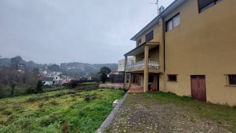 Linda Moradia com pequena Quintinha