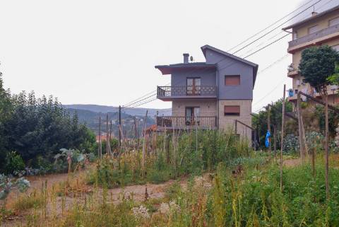 Moradia com terreno no centro da Cidade