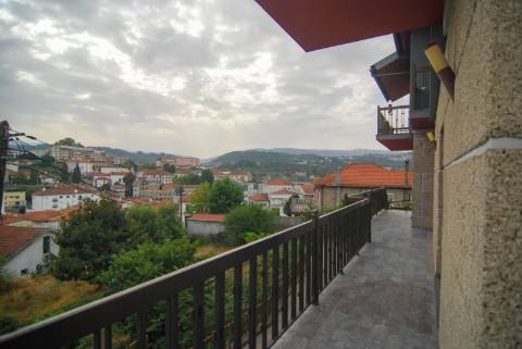 Moradia com terreno no centro da Cidade