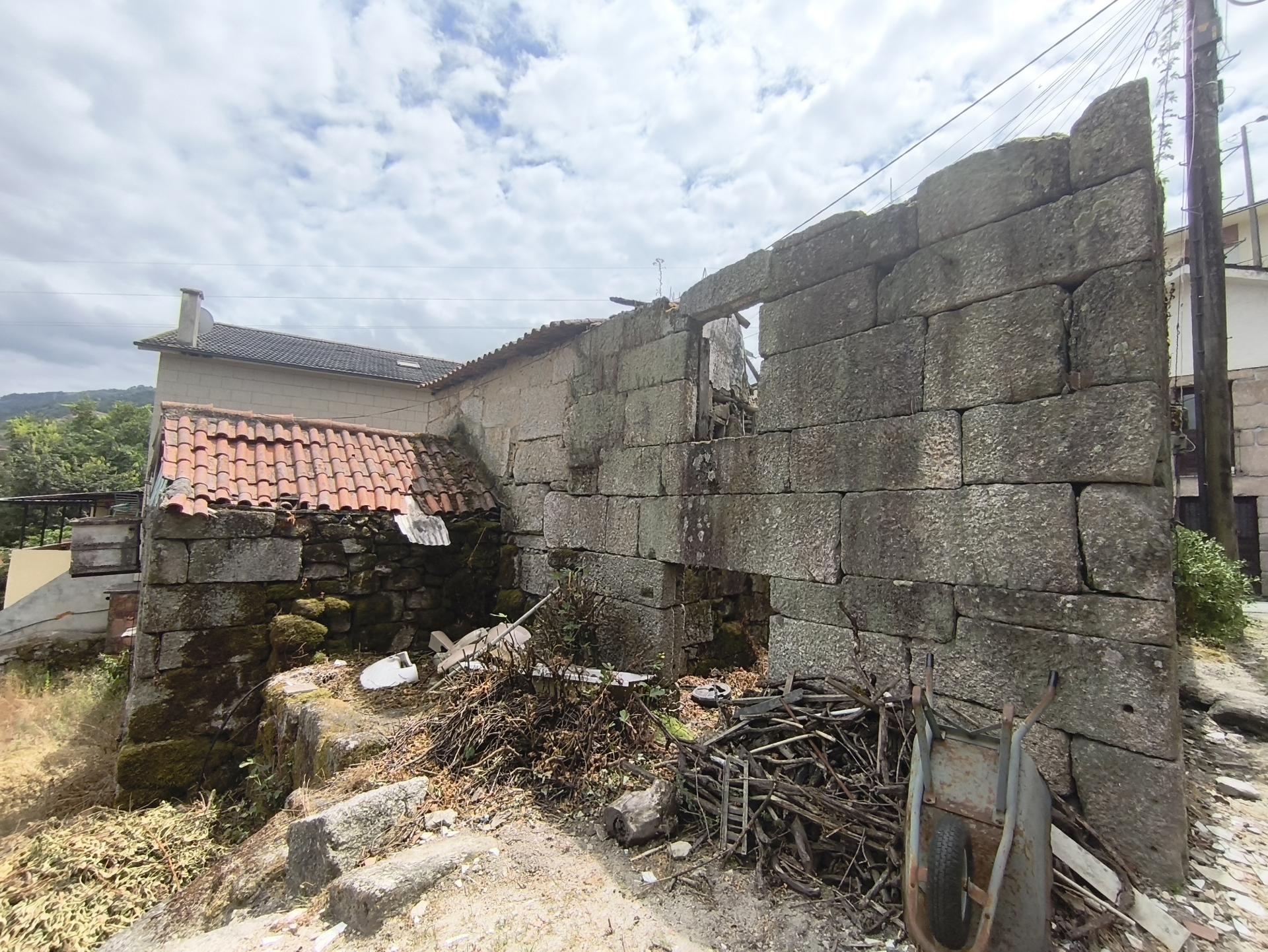 Quintinha com Casa para Recuperar