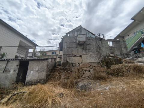 Quintinha com Casa para Recuperar