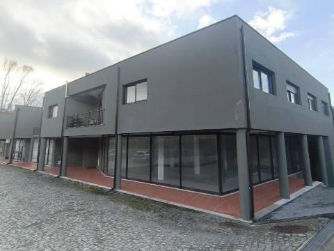 Loja bem localizada com 241 m2