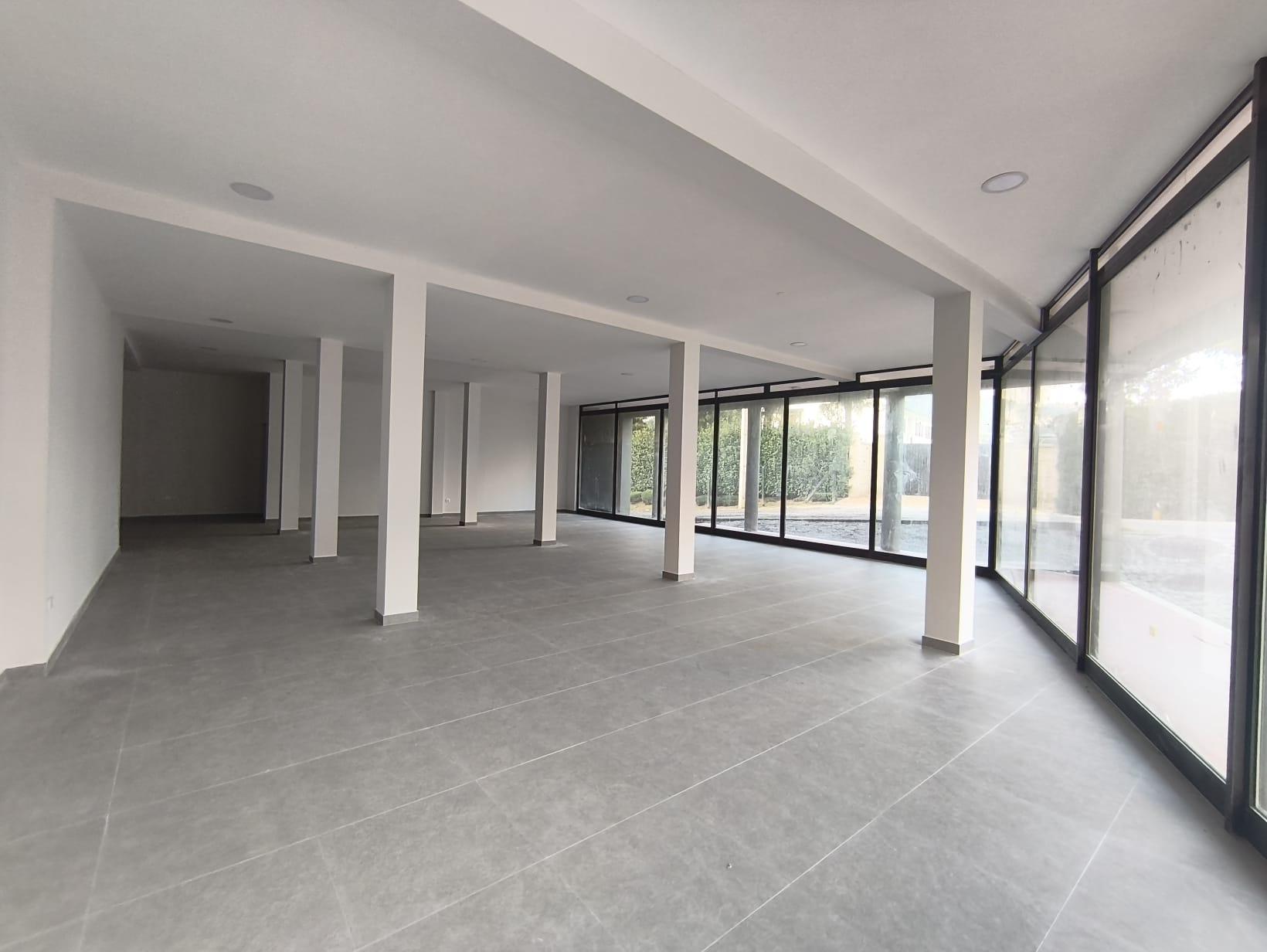 Loja bem localizada com 241 m2