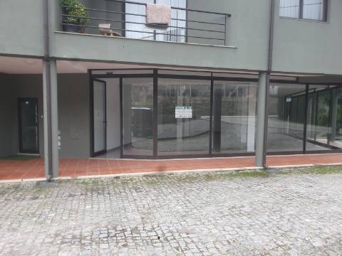 Loja bem localizada com 241 m2