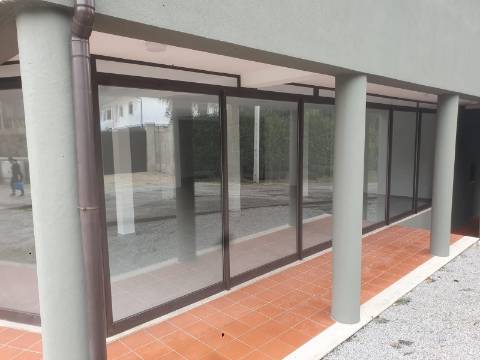 Loja bem localizada com 241 m2