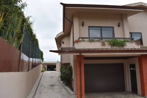 Vila Do Conde: Moradia soberba, grandes áreas c/ espaços independentes, piscina coberta aquecida!