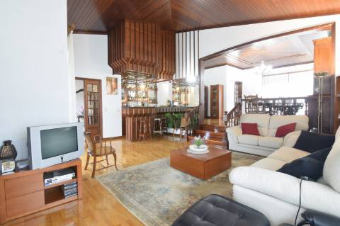 Vila Do Conde: Moradia soberba, grandes áreas c/ espaços independentes, piscina coberta aquecida!