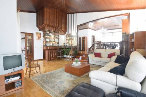 Vila Do Conde: Moradia soberba, grandes áreas c/ espaços independentes, piscina coberta aquecida!