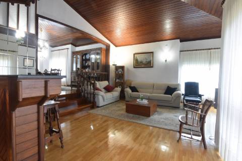 Vila Do Conde: Moradia soberba, grandes áreas c/ espaços independentes, piscina coberta aquecida!