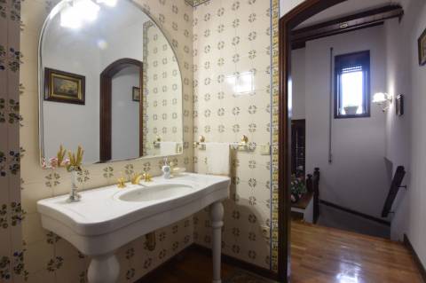 Vila Do Conde: Moradia soberba, grandes áreas c/ espaços independentes, piscina coberta aquecida!