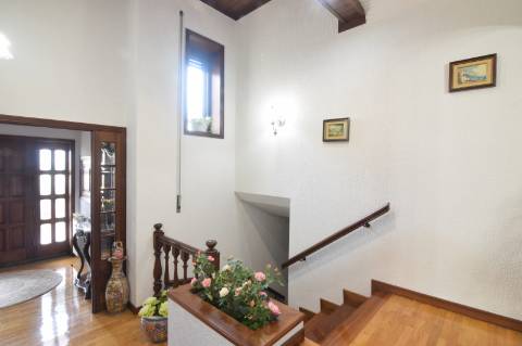 Vila Do Conde: Moradia soberba, grandes áreas c/ espaços independentes, piscina coberta aquecida!