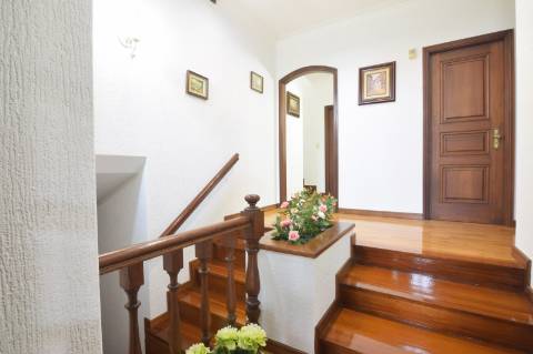 Vila Do Conde: Moradia soberba, grandes áreas c/ espaços independentes, piscina coberta aquecida!