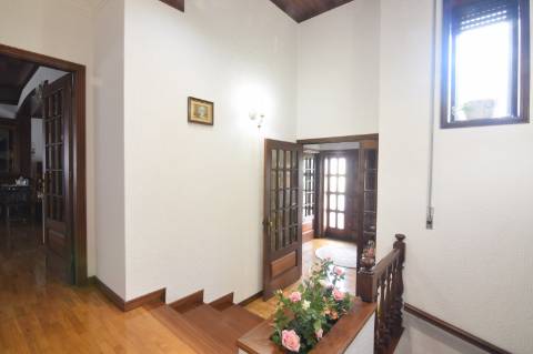 Vila Do Conde: Moradia soberba, grandes áreas c/ espaços independentes, piscina coberta aquecida!