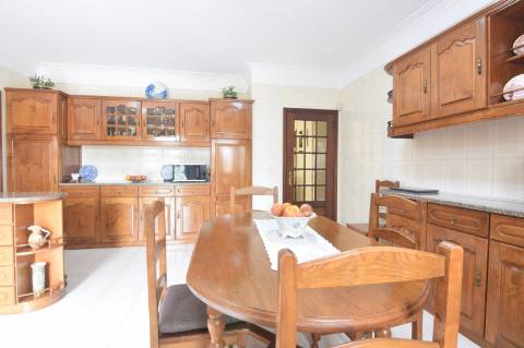 Vila Do Conde: Moradia soberba, grandes áreas c/ espaços independentes, piscina coberta aquecida!