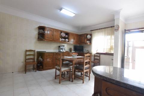 Vila Do Conde: Moradia soberba, grandes áreas c/ espaços independentes, piscina coberta aquecida!