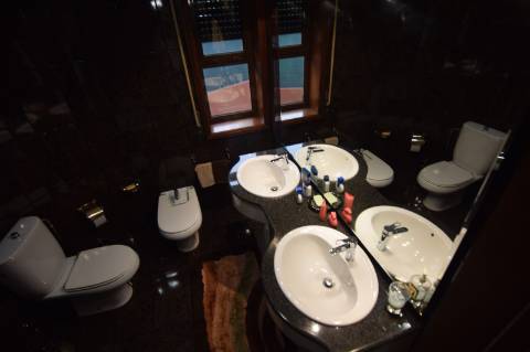 Vila Do Conde: Moradia soberba, grandes áreas c/ espaços independentes, piscina coberta aquecida!