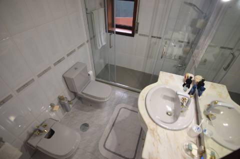 Vila Do Conde: Moradia soberba, grandes áreas c/ espaços independentes, piscina coberta aquecida!