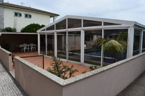 Vila Do Conde: Moradia soberba, grandes áreas c/ espaços independentes, piscina coberta aquecida!