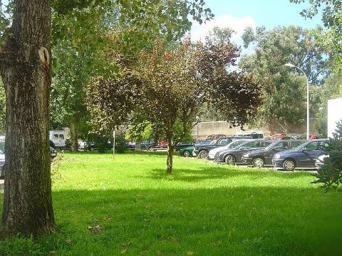 BENFICA - AO LADO DO Colombo: elevadores directos à rua, escadas, portão automático!