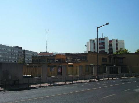 BENFICA - AO LADO DO Colombo: elevadores directos à rua, escadas, portão automático!