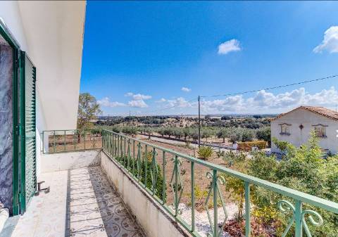 Alentejo: Quinta grande de 2,7 hectares, casa principal e anexos - rigorosamente impecável!