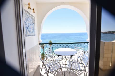 ALGARVE: Frente ao Mar, Armação de Pera (Residente não habitual), 9 meses/ Ano!