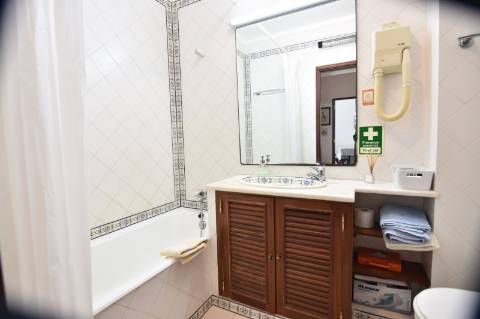 ALGARVE: Frente ao Mar, Armação de Pera (Residente não habitual), 9 meses/ Ano!