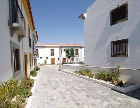 MORADIA, MOURÃO - Condomínio D. Manuel I - V2 + 1, impecável, c/ Piscina!