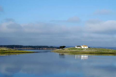 REGUENGOS DE MONSARAZ - alteração de uso para habitação (remodelação total interior)!