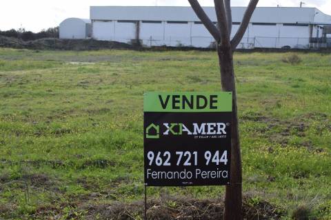 Mourão - 2800 m2, Armazém, fábrica, comércio e/ ou serviços!