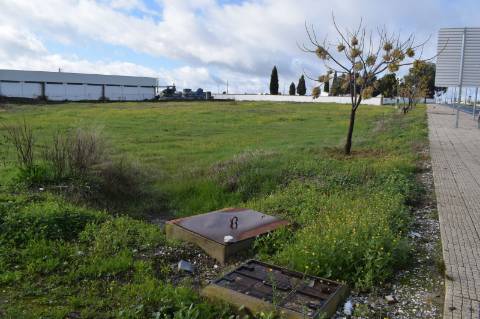 Mourão - 2800 m2, Armazém, fábrica, comércio e/ ou serviços!