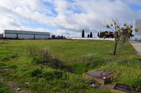 Mourão - 2800 m2, Armazém, fábrica, comércio e/ ou serviços!