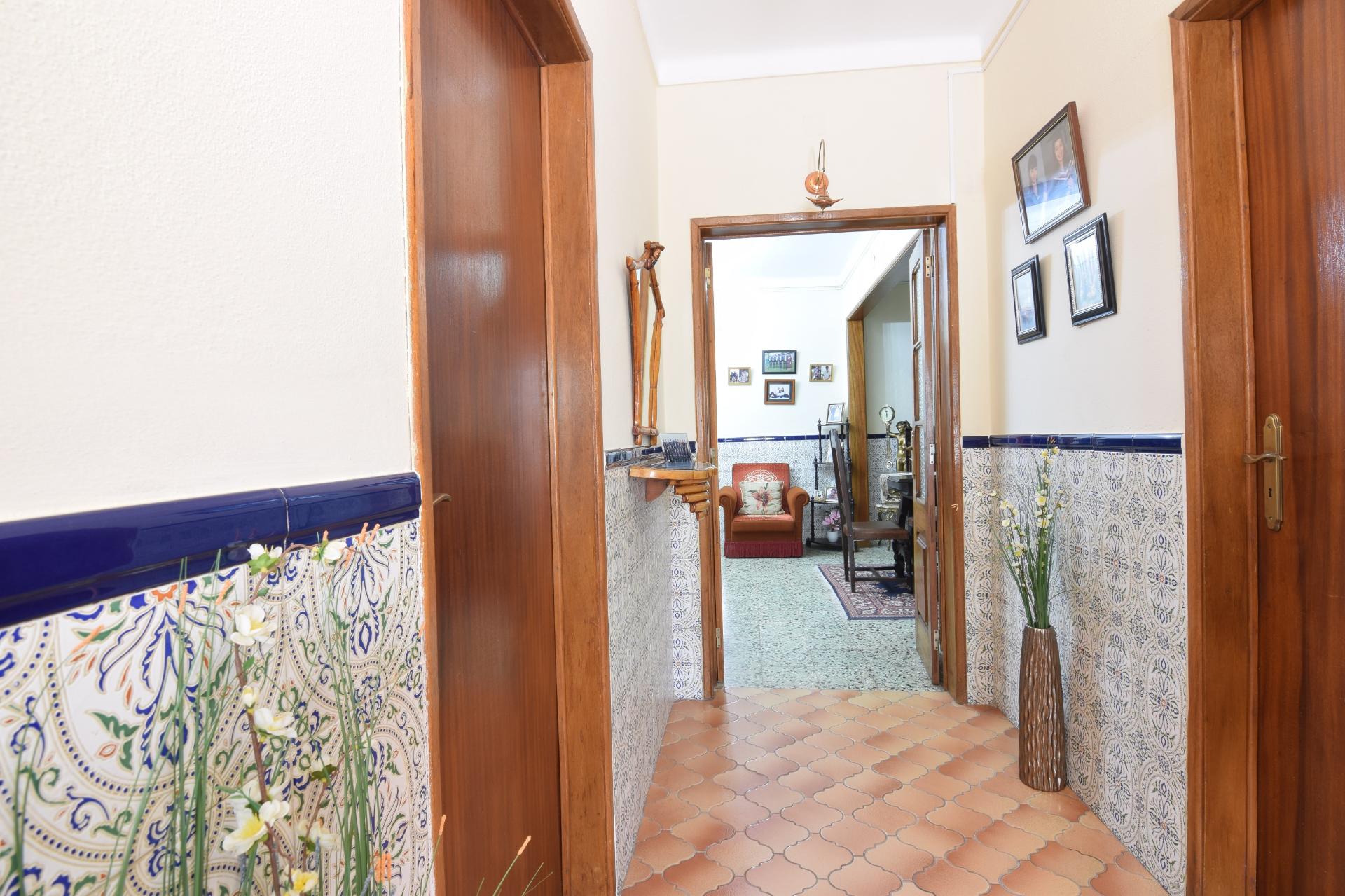 Mourão: grande moradia de RC+1ºandar pátio e anexos+2garagens!