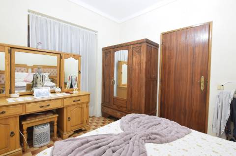 Mourão: grande moradia de RC+1ºandar pátio e anexos+2garagens!