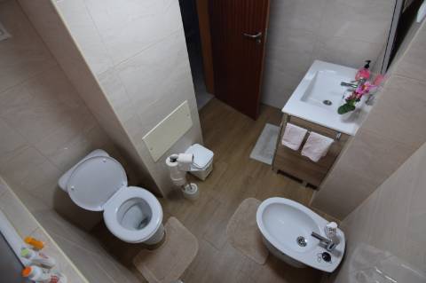 Mourão: grande moradia de RC+1ºandar pátio e anexos+2garagens!