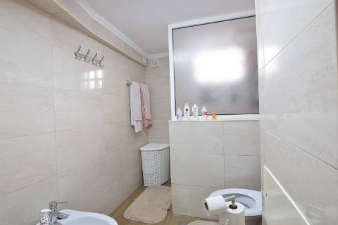 Mourão: grande moradia de RC+1ºandar pátio e anexos+2garagens!