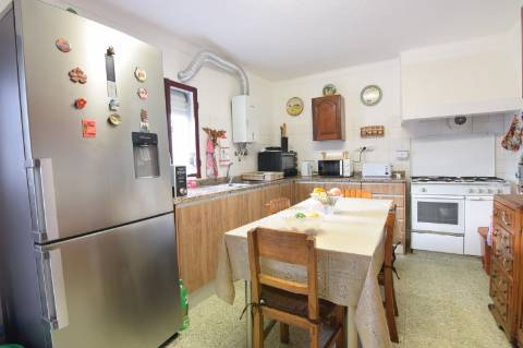 Mourão: grande moradia de RC+1ºandar pátio e anexos+2garagens!