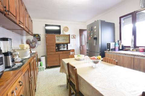 Mourão: grande moradia de RC+1ºandar pátio e anexos+2garagens!