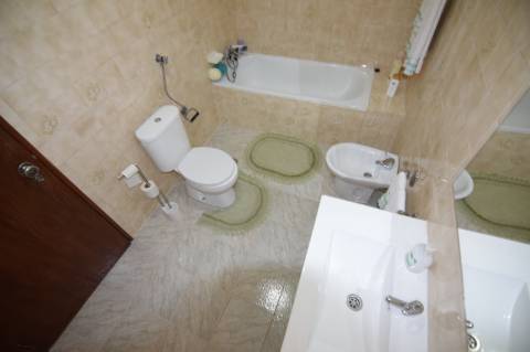 Mourão: grande moradia de RC+1ºandar pátio e anexos+2garagens!