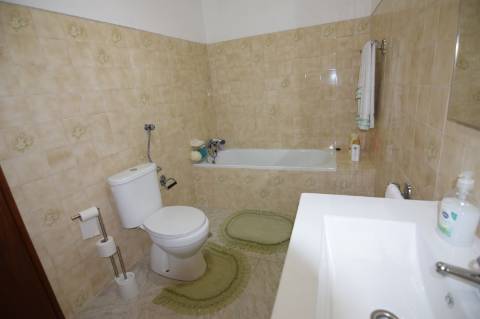 Mourão: grande moradia de RC+1ºandar pátio e anexos+2garagens!