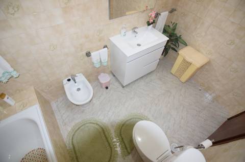 Mourão: grande moradia de RC+1ºandar pátio e anexos+2garagens!