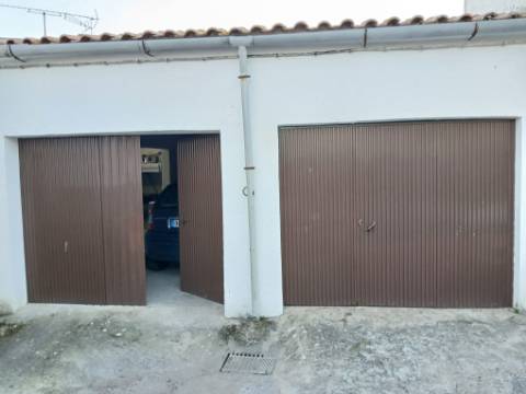 Mourão: grande moradia de RC+1ºandar pátio e anexos+2garagens!