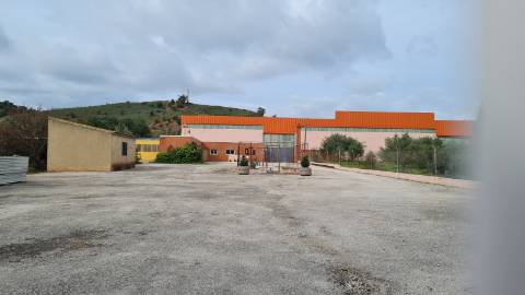 Armazém com 4.596m2